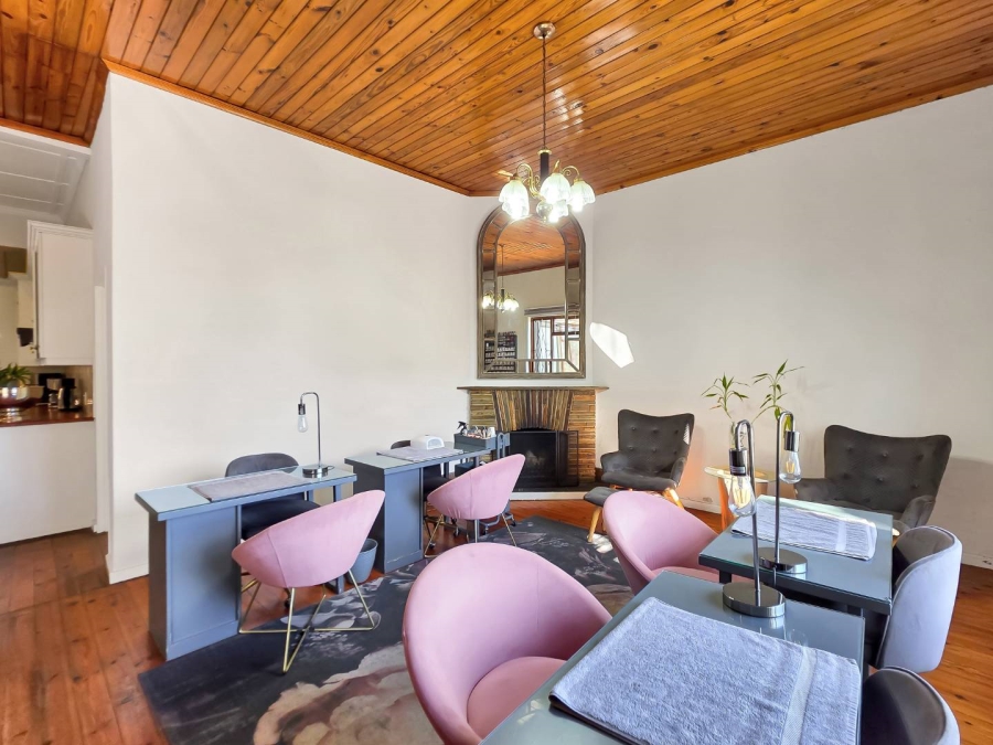 6 Bedroom Property for Sale in Green Point Western Cape